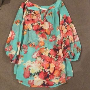3/4 colorful blouse
